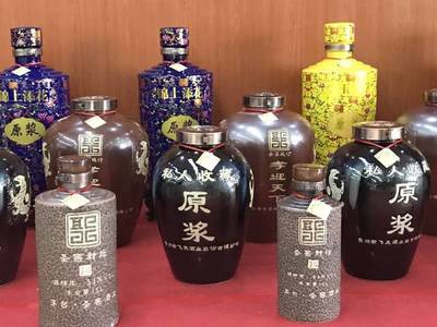 圣窖酒上海封壇品鑒會(huì) 嘉賓爭(zhēng)相搶購窖藏老酒